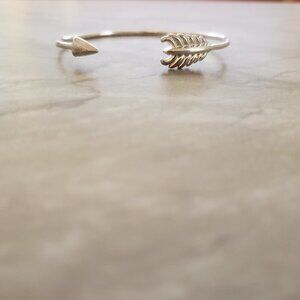 🏹 Stella and Dot Dainty Minimalist Gilded Arrow Cuff Bangle Bracelet 🏹
